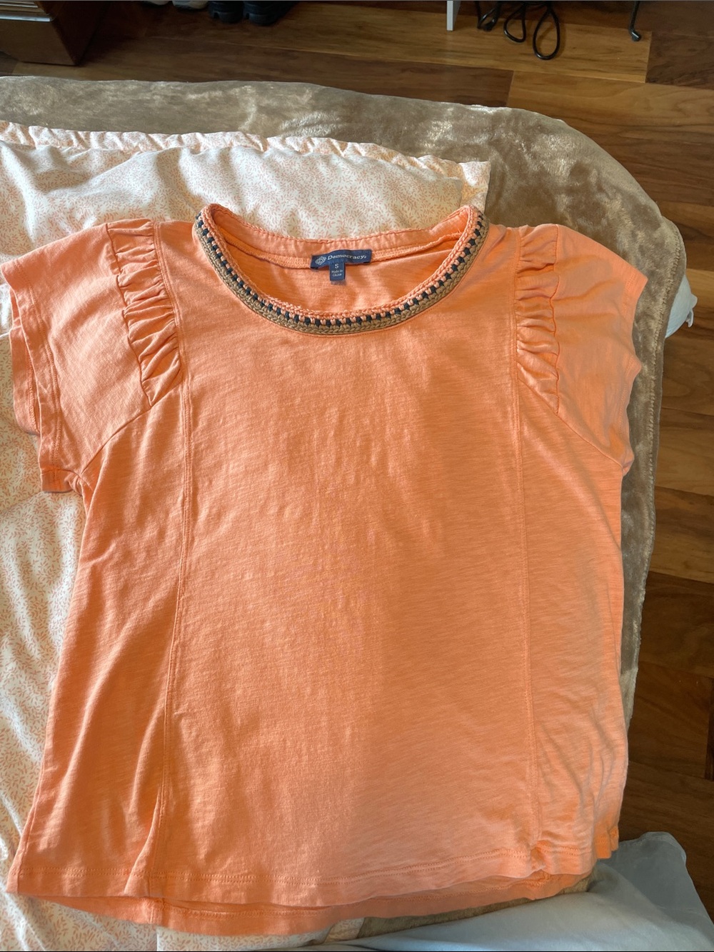 Democracy salmon color short sleeve small top